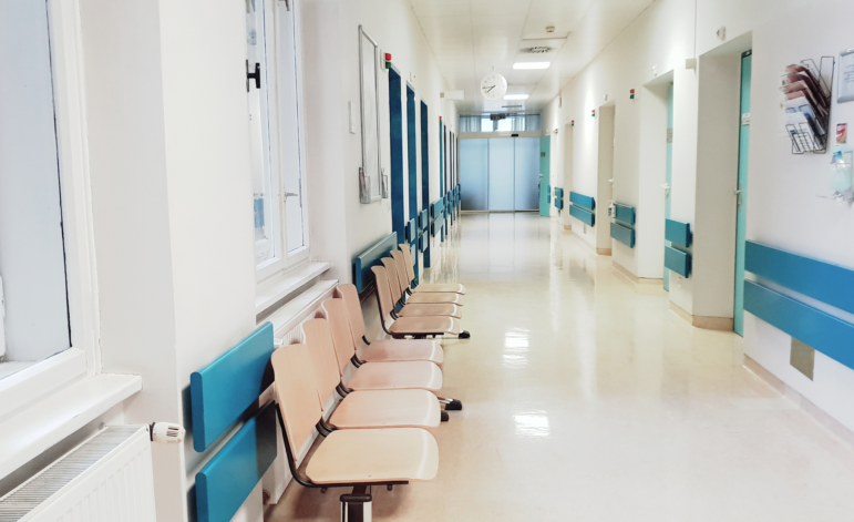 La función de COFEPRIS en la regulación sanitaria y cómo evitar sanciones en consultorios y clínicas